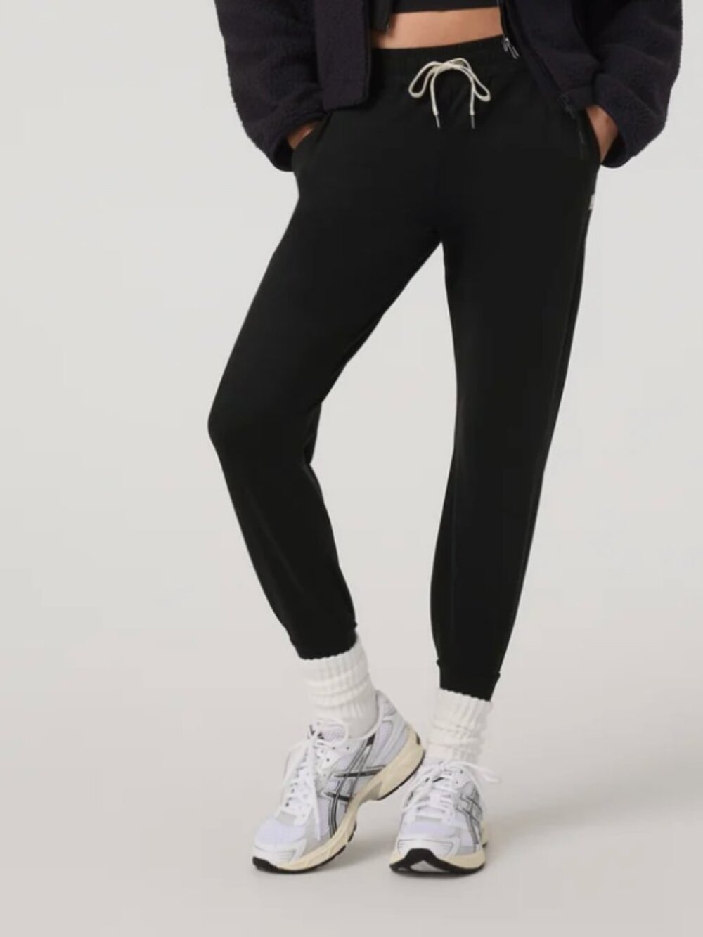 Vuori Performance Jogger - Long. Size Small
